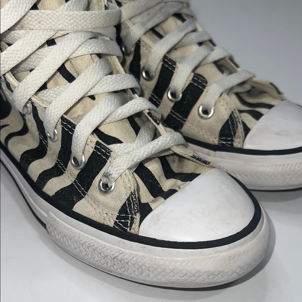 Converse Black and White Zebra Kids Sneakers - Picture 4 of 9